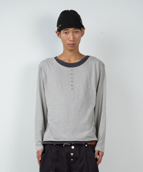 BUTTON LAYERED LS TEE GREY