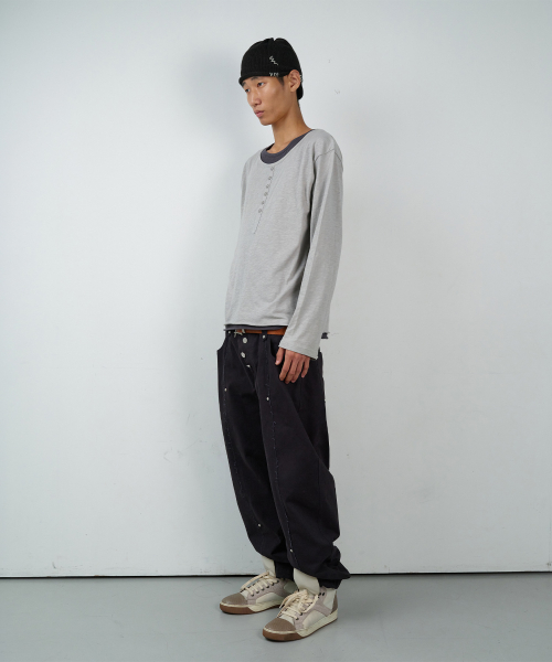 BUTTON LAYERED LS TEE GREY