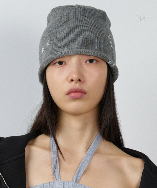 STITCH KNIT BEANIE GREY
