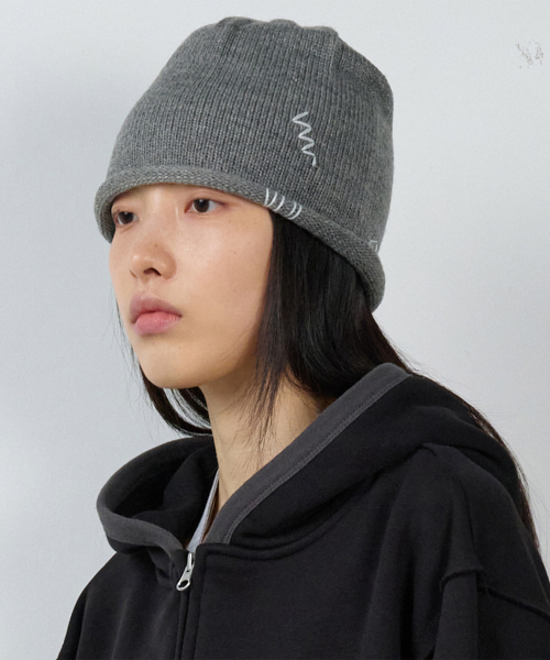 STITCH KNIT BEANIE GREY