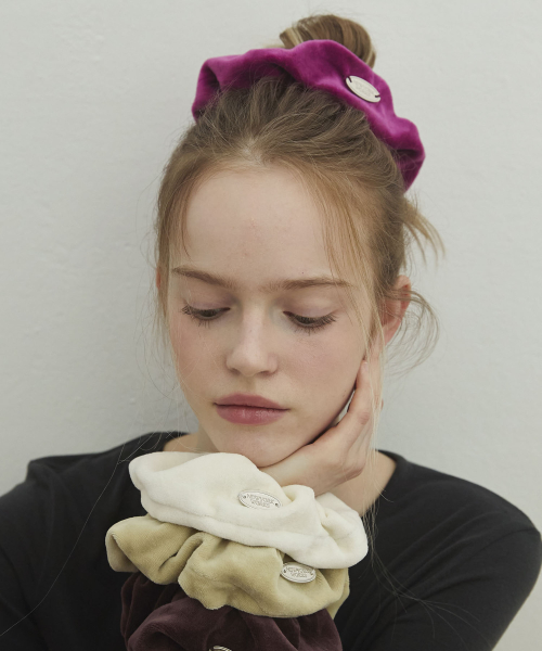 Velvet Touch Big Scrunchie_Sand Green