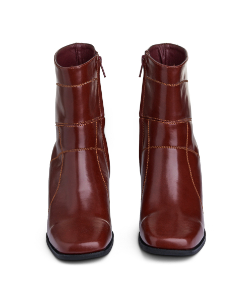 STITCH WEDGE BOOTS IN BURGUNDY