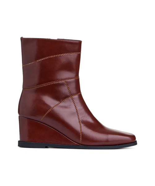 STITCH WEDGE BOOTS IN BURGUNDY