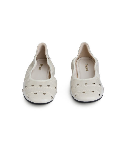 CROCODILE STUD FLAT SHOES IN IVORY