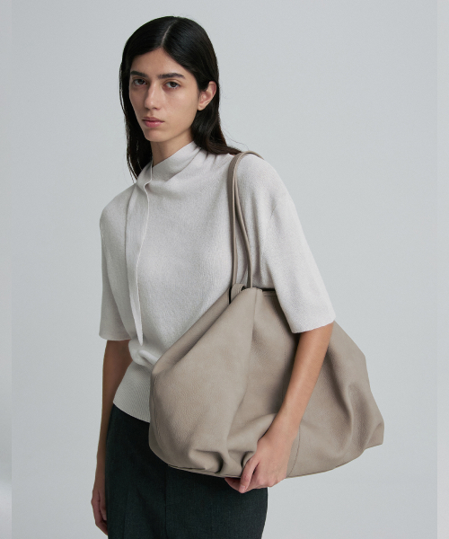 INVERTED PLEATS SLOUCH BIG TOTE BAG TAUPE