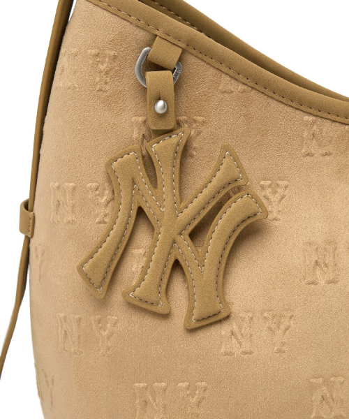 MONOGRAM FEMININE CHARM SQUARE CROSS BAG