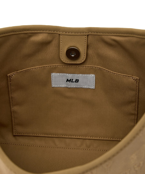 MONOGRAM FEMININE CHARM SQUARE CROSS BAG