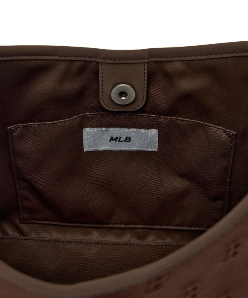 MONOGRAM FEMININE CHARM SQUARE CROSS BAG