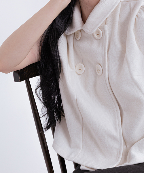 WOOL DOUBLE BUTTON SHORT CREAM WHITE