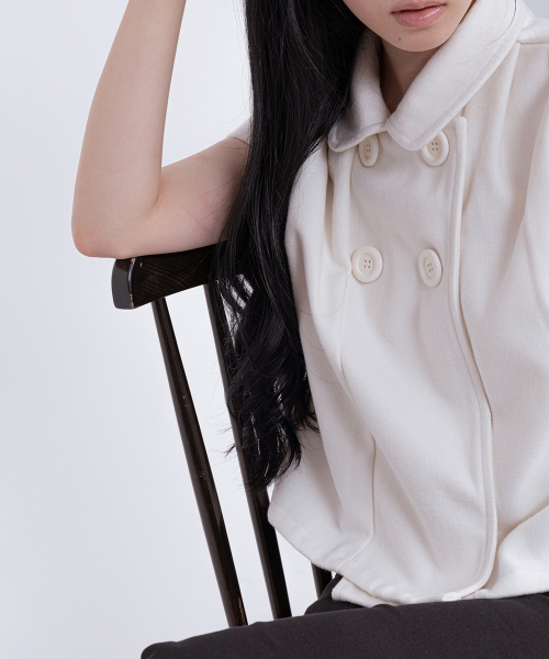 WOOL DOUBLE BUTTON SHORT CREAM WHITE