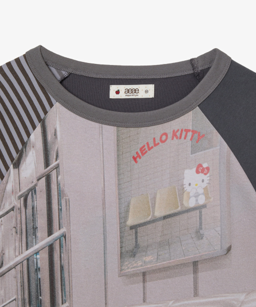 HELLO KITTY IN SUBWAY GRAPHIC RAGLAN TEE [CHARCOAL]