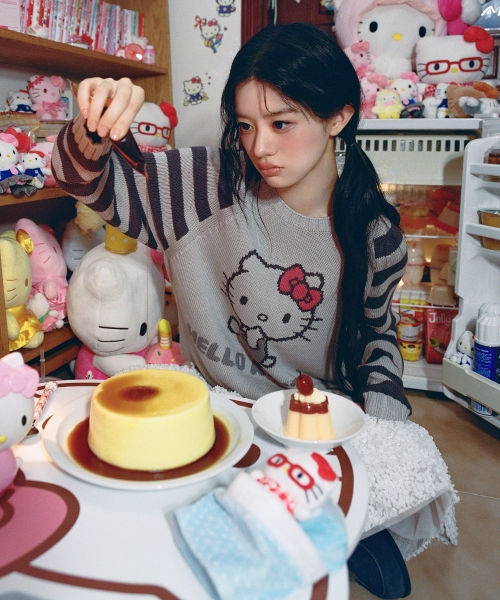 HELLO KITTY NERDY STRIPE RAGLAN KNIT [GREY]