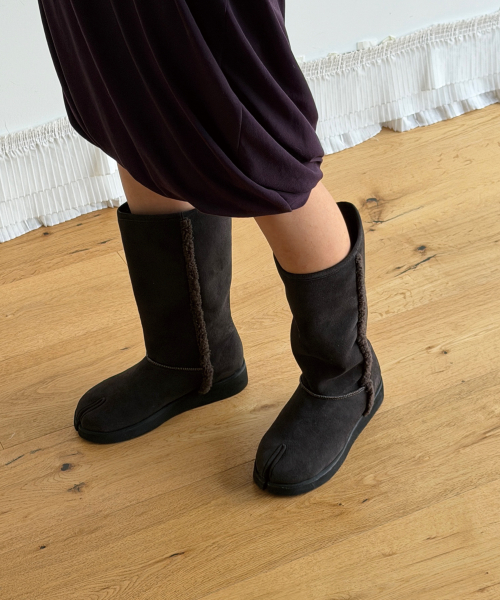 TABI SHEARLING BOOTS (CHARCOAL)