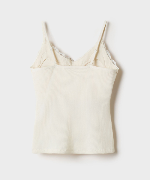 [BRA-IN] Fleece-Lined Lace V-Neck Tank With Built-In Cups_SPRNG4TA01