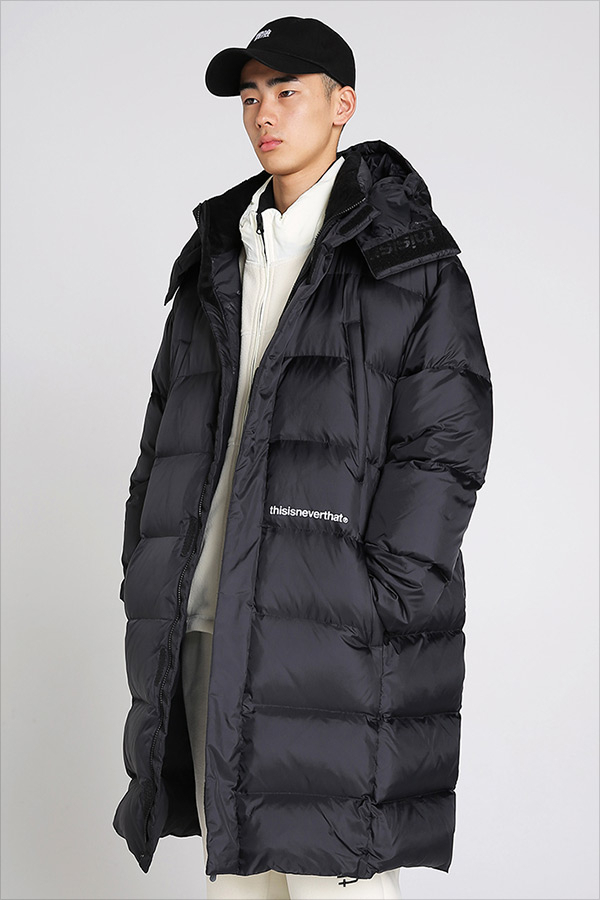 오직 로고로 멋을 낸 패딩 오직 로고로 멋을 낸 패딩