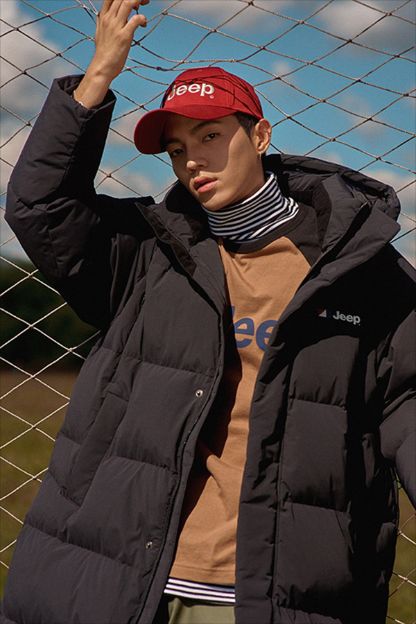 오직 로고로 멋을 낸 패딩 오직 로고로 멋을 낸 패딩