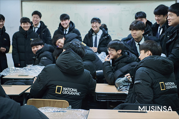 내셔널지오그래픽의 롱패딩으로 우리 반 합체! 내셔널지오그래픽의 롱패딩으로 우리 반 합체!