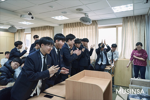 내셔널지오그래픽의 롱패딩으로 우리 반 합체! 내셔널지오그래픽의 롱패딩으로 우리 반 합체!