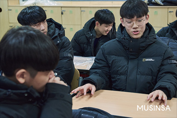 내셔널지오그래픽의 롱패딩으로 우리 반 합체! 내셔널지오그래픽의 롱패딩으로 우리 반 합체!