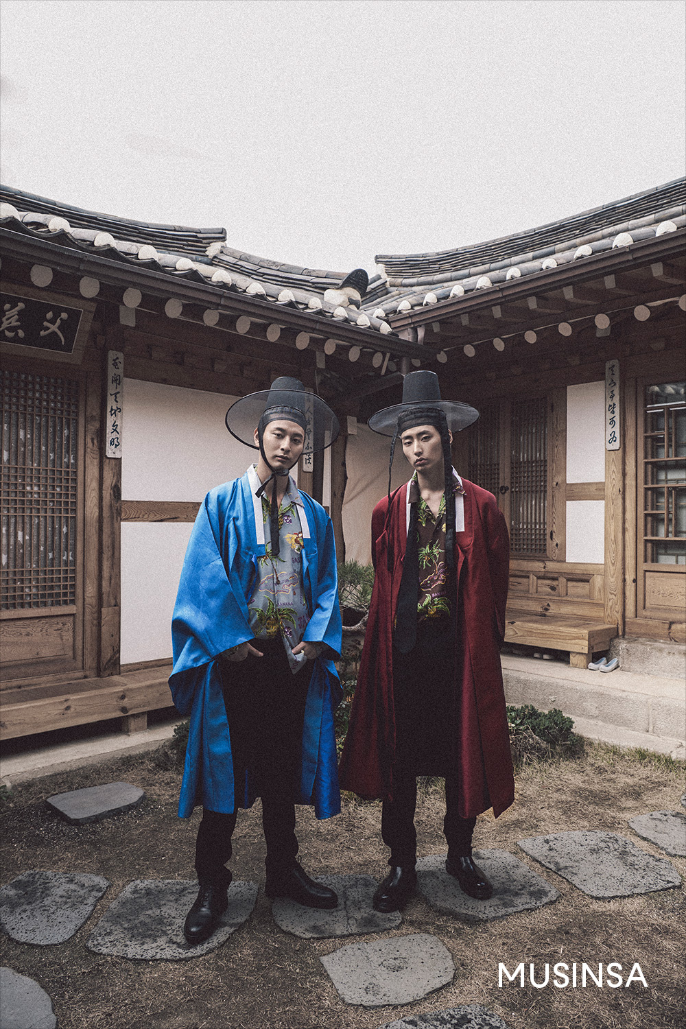 시선집중! 세련된 19 S/S 조선 레트로 룩 시선집중! 세련된 19 S/S 조선 레트로 룩