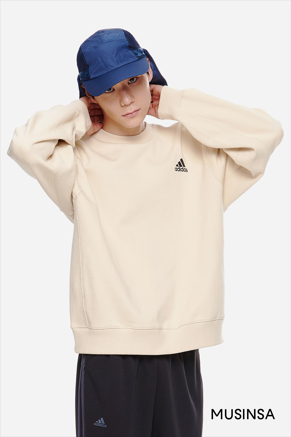 올봄, 자꾸만 뉴트럴 컬러에 끌리는 이유 올봄, 자꾸만 뉴트럴 컬러에 끌리는 이유