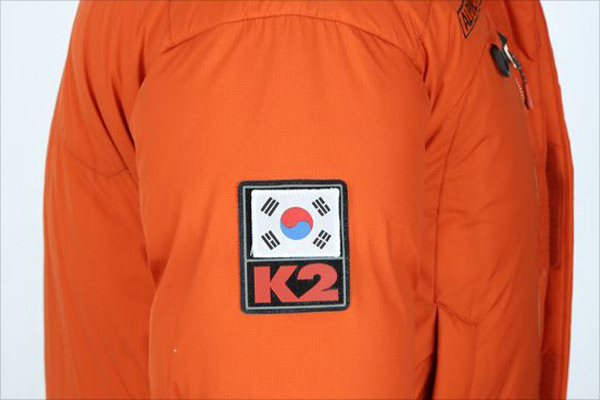 태극기 휘날리며 돌아온 패딩 태극기 휘날리며 돌아온 패딩