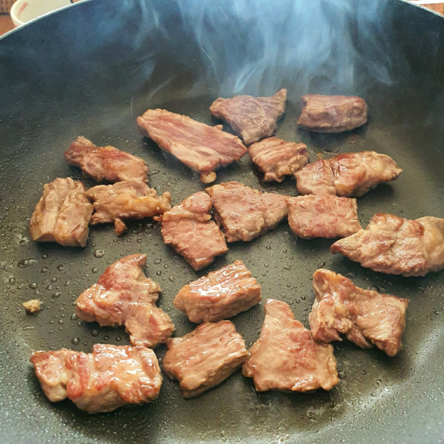 저의 이름은 고기, 주말 아침이죠