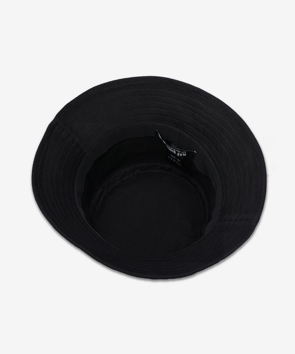 MUSINSA公式 | RAF SIMONS ロゴパッチバケットハット - ブラック