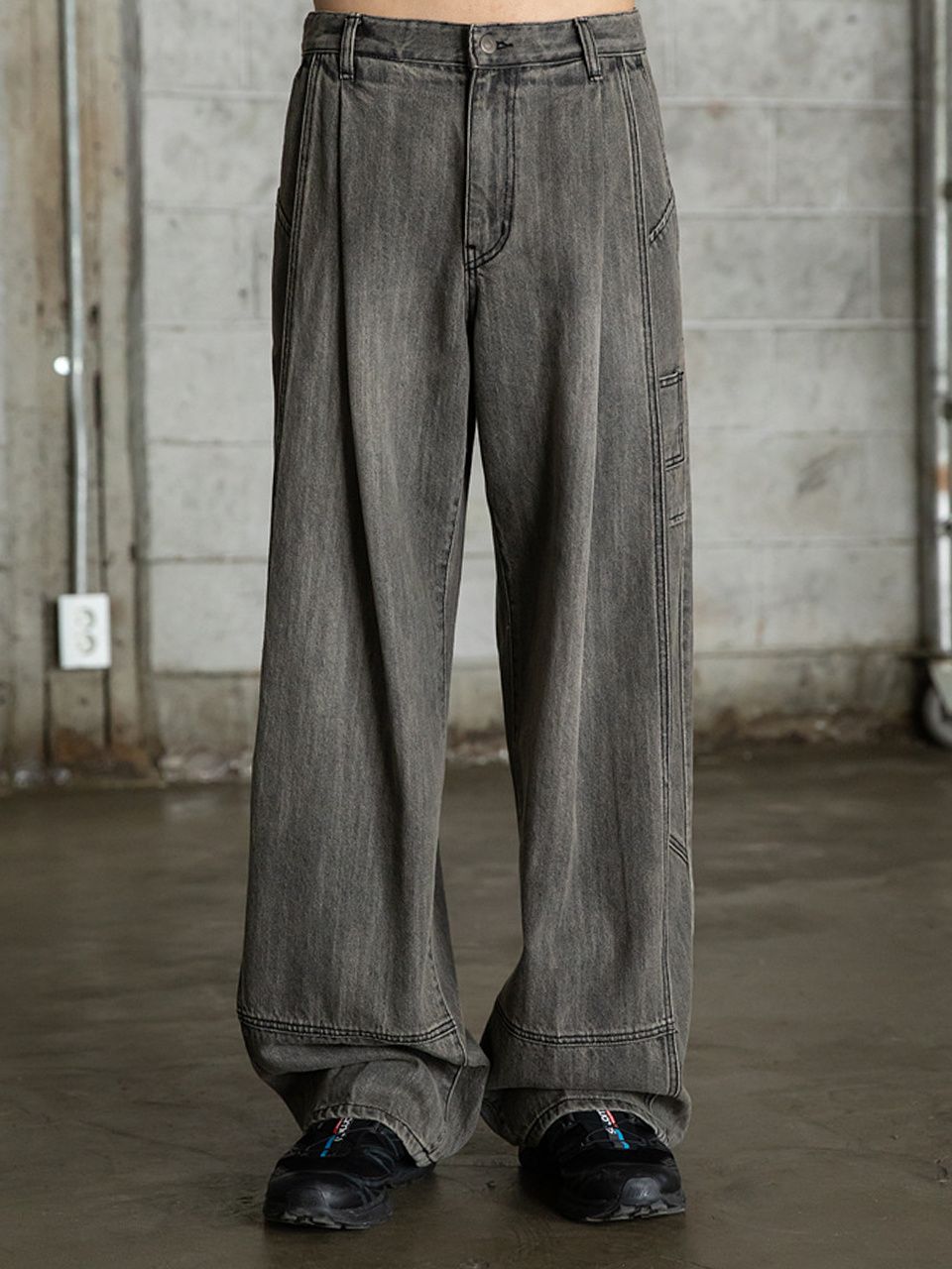 MUSINSA | BEGIN202 Veneta Two Tuck Denim Pants [Bleached Black]