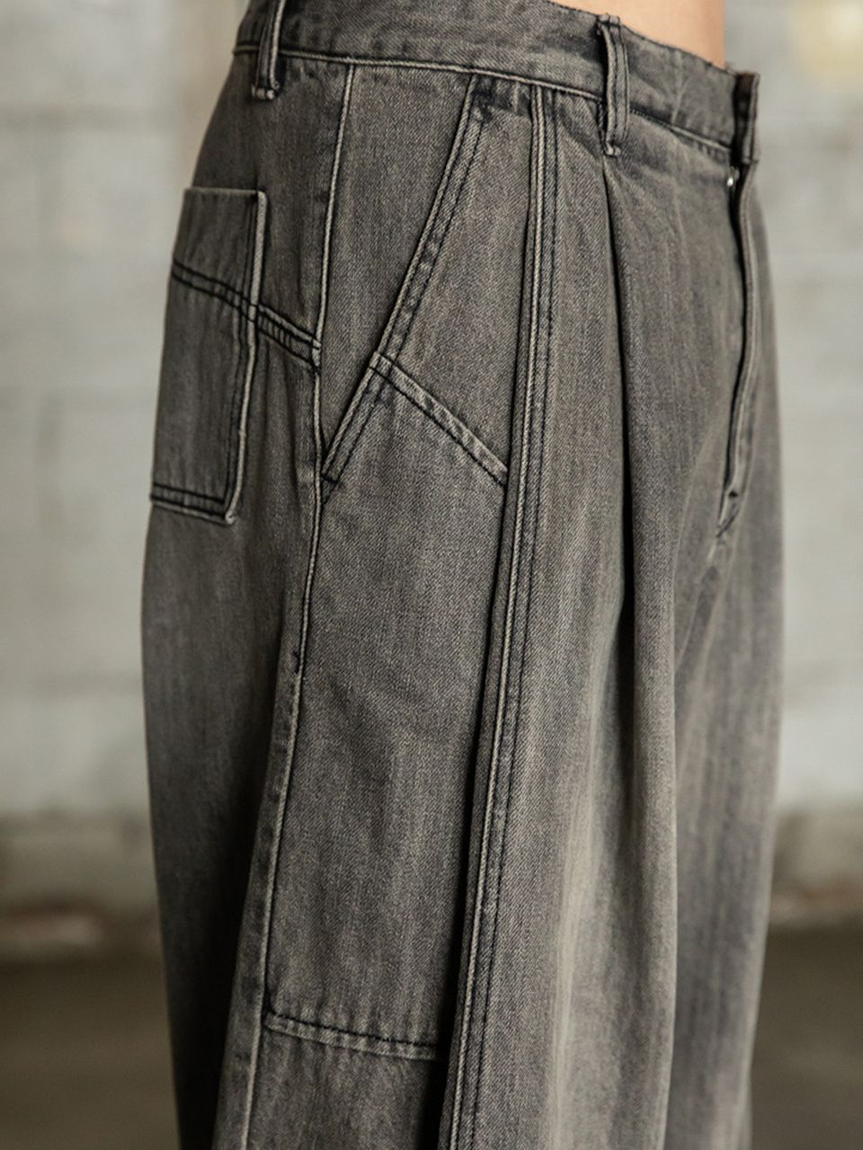 MUSINSA | BEGIN202 Veneta Two Tuck Denim Pants [Bleached Black]