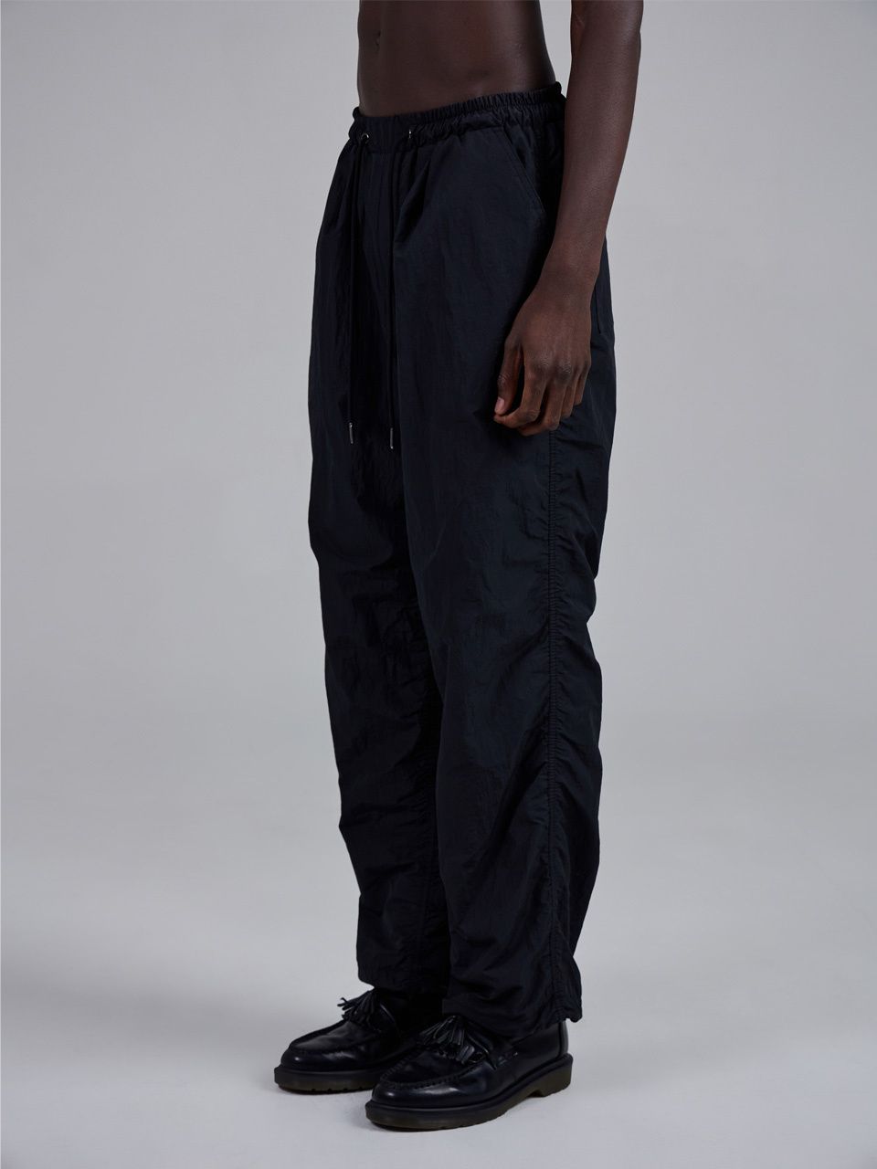 nagonstans☆shirring pants 撥水 シャーリングパンツ MUSINSA公式 | JANGJINSEOK ナイロンシャーリングパンツ (ブラック)