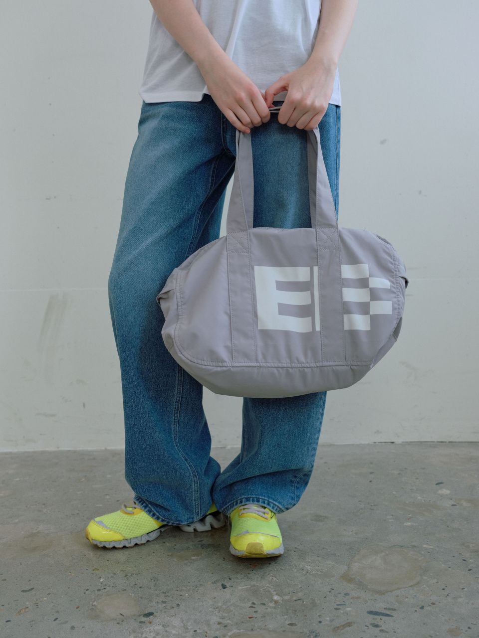 MUSINSA公式 | ENZO BLUES ピクセルロゴショルダーバッグ (ライトグレー)