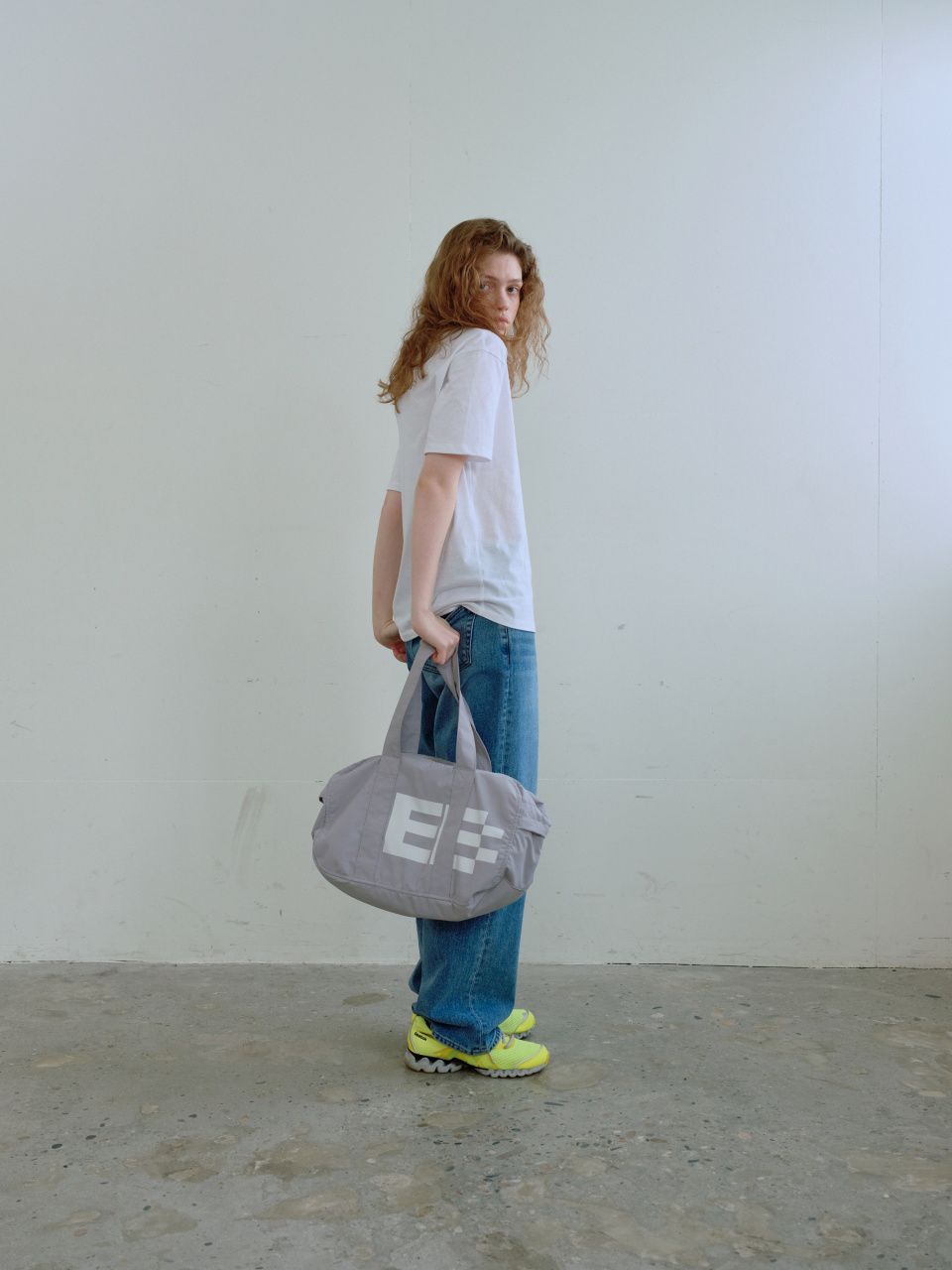 MUSINSA公式 | ENZO BLUES ピクセルロゴショルダーバッグ (ライトグレー)